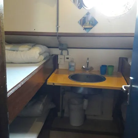 Intersail Hostel - Avontuur Hostel