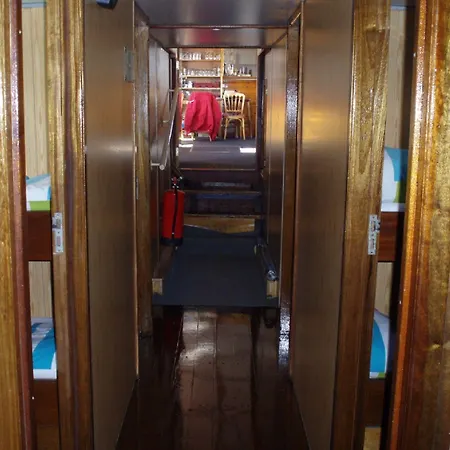 Intersail Hostel - Avontuur Hostel *