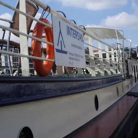 Intersail - Avontuur Хостел *