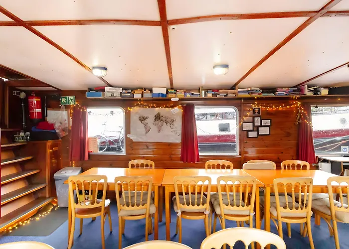 Intersail - Avontuur Hostel *