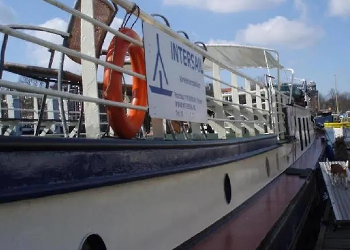 Intersail - Avontuur Hostel *